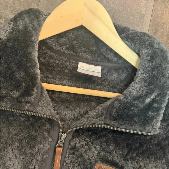 Columbia Women’s Extra Large Grey Faux Fur Jacket - Picture 3 of 3